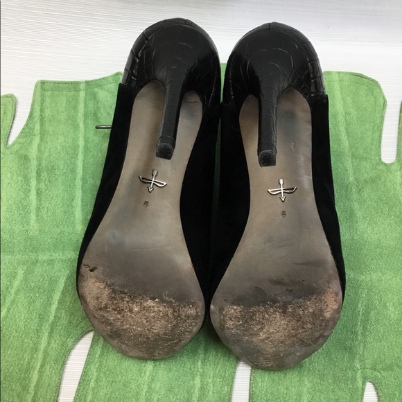 Striking Black Suede Leather Heels. - Picture 7 of 7